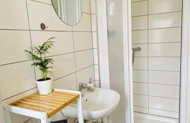 Modern eingerichtetes Apartment mit Balkon - Foto 4