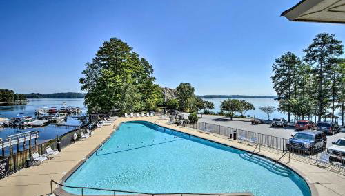 Views, Pools and Marina Lake Keowee Condo! - Foto 2