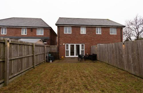 Charming 1BR House in Eccles with Free Parking - Foto 42