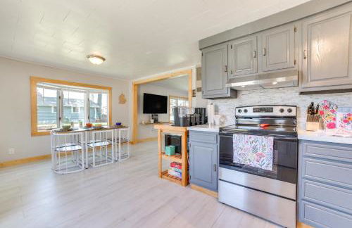 Houghton Lake Cottage with Patio Walk to Waterfront - Photo 7