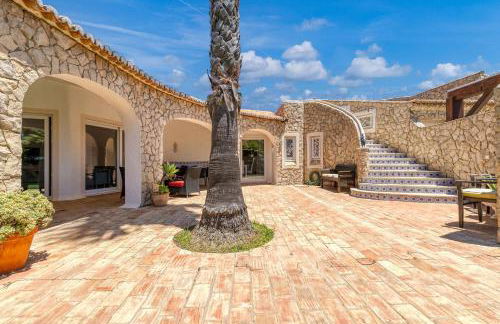 Golfinhos - MAGNIFICENT & SPACIOUS 5 BEDROOM VILLA - Foto 96