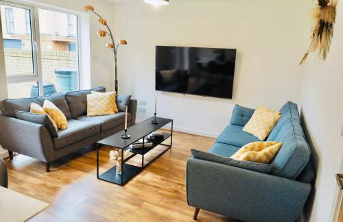 Modern & Stylish 3 Bedoom Home in Taunton - Photo 1