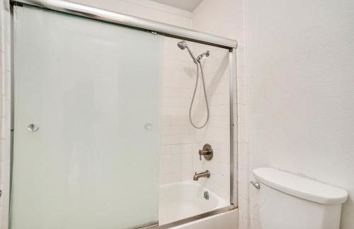 Unwind Fireside Condo 2 Mi to White Rock Lake! - Foto 21