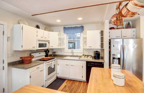 Beautiful Portsmouth Cottage By the Sea with Jacuzzi - Foto 10