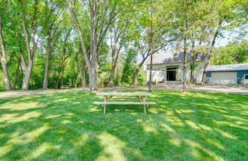 Picturesque Lake Elmo Cottage with Fire Pits! - Foto 30