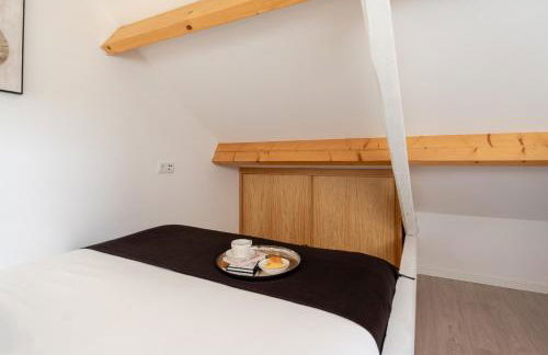 Authentic Studio with Terrace by HostWise - Foto 24