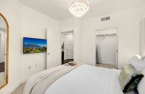 Luxury 1BR Newport Beach Condo with Pool and Gym - Foto 37