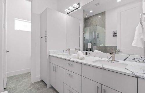 Spacious Houston 3Bed3 Bath Family Townhome - Photo 42