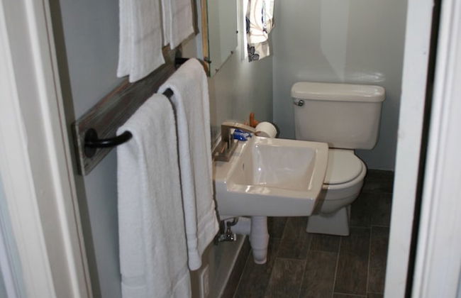 The New Star Motel with Studio-Kitchens: 1950s Extended-Stay Lodging and Retreat Center - Photo 58