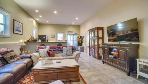 Cascade Cabin Hideaway with Views, half Mi to Lake - Foto 3