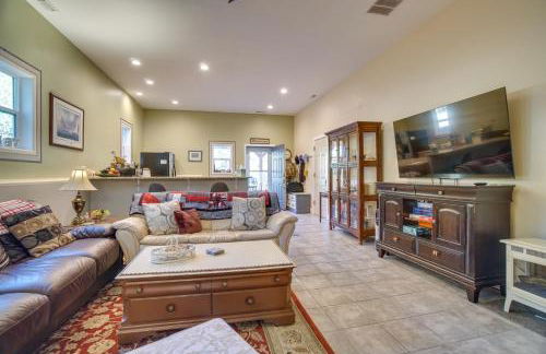 Cascade Cabin Hideaway with Views, half Mi to Lake - Foto 3