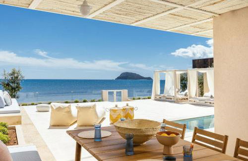 Salty Angel Sea Front Villa - Photo 1