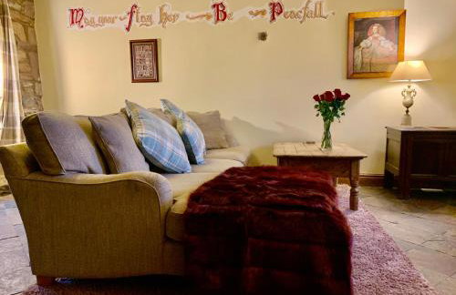 Derbyshire Cottage for 4, 1 hour per day private pool use - Photo 2