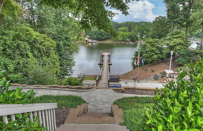 Lakefront w/ Private Dock + Hot Tub Pontoon Rental Butler Bliss by Avantstay - Photo 33