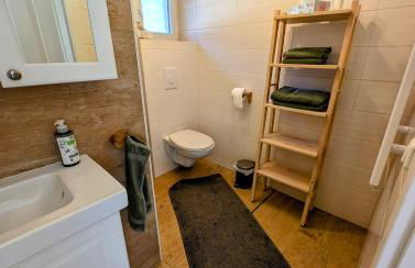 Modern bungalow with direct lake access and fireplace - Photo 5