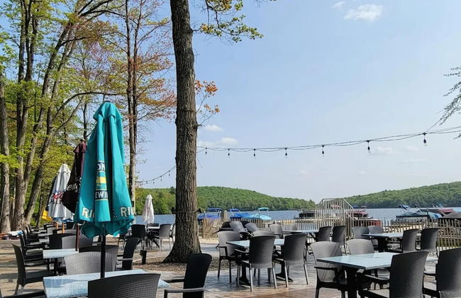 Pocono Retreat -1 Mile to Lake and Skiing - Foto 73