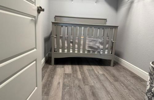 COZY home with fenced patio - Foto 33