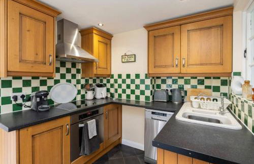 Quaint 3 bed Cottage in central Dorking with parking - Foto 29