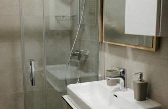 LILY apartment - Flexible SelfCheckins 48- Luxury- Extra big terrace with jacuzzi - Foto 15