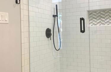 New cozy studio 2 queen beds kitchen walk to water! - Foto 19