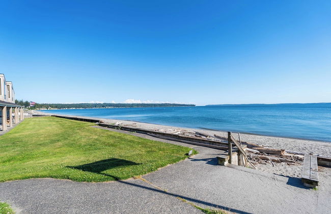 Beachcomber's Bliss by Avantstay Steps to the Beach Ocean Views - Photo 44