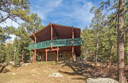 Cozy Mountain Home with Great Views, Deck & WiFi - Photo 10