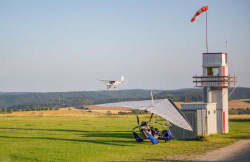 Ferienhaus am Flugplatz, umgeben von Natur - Foto 10