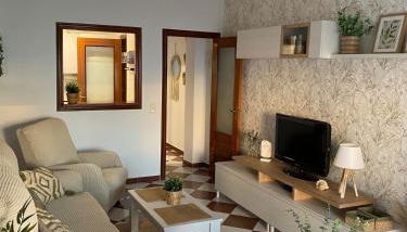 Coqueto apartamento céntrico con terraza y parking - Foto 3