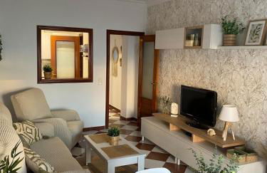 Coqueto apartamento céntrico con terraza y parking - Foto 3