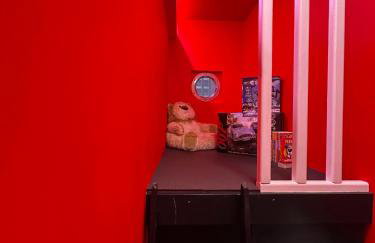 The Secret Agent Apartment - Brought to you by Coastline Retreats - Brand New - 2 mins walk to Beach - Childrens play den - Pool Table - Time Crisis Arcade Machine - Foto 36