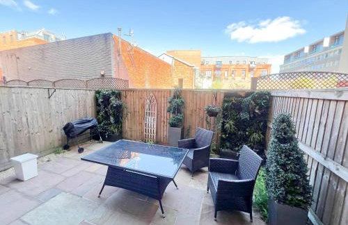 Deluxe Apartment near Cabot Circus w Parking sleeps 5 - Foto 3