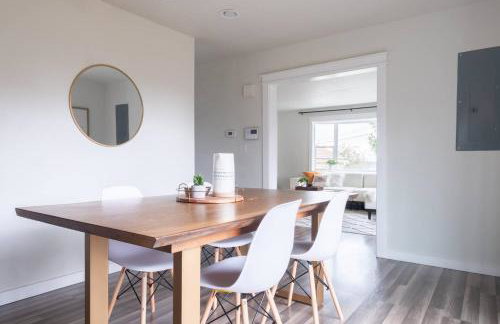 Stylish Modern Farmhouse wYard 10 mins from DT - Foto 17