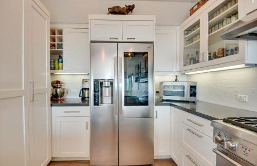 Malibu Retreat with Balcony and Mountain Views - Foto 11