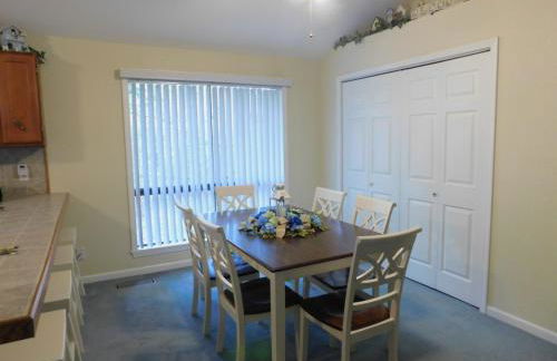 Secluded Home with Mini Waterfall and a Creek in Hot Springs - Foto 16