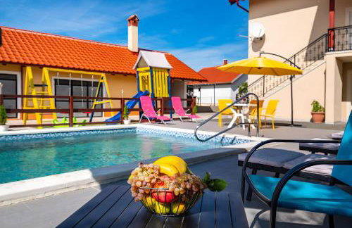 Spacious Holiday Home Joy with pool and playground, Suhovare - Foto 35