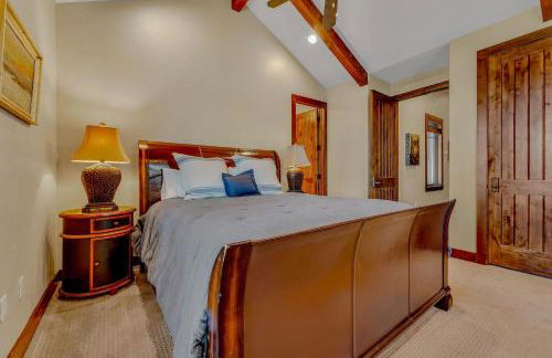 Lakefront Retreat Across from Homewood Resort - Foto 24