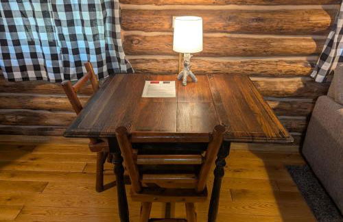 The Hideout - Cute and Quiet Rustic Cabin! - Foto 23