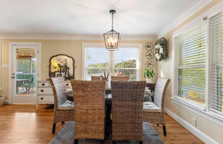 Dock Hot Tub Kayaks on Lake Norman Lakeside Gem by AvantStay - Foto 8