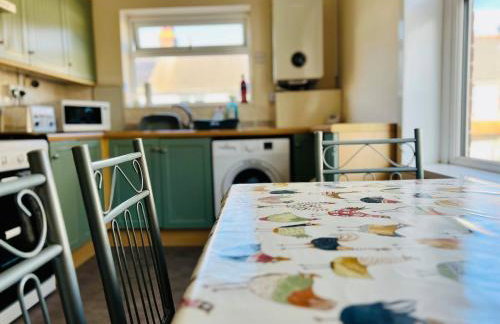 4-Bedroom House 5 mins to Beach & Parking - Foto 60