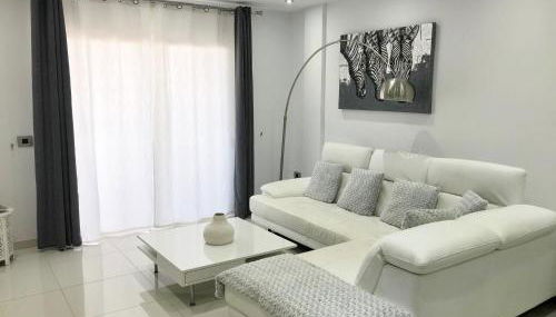 Apartamento con impresionantes vistas y piscina - Foto 2