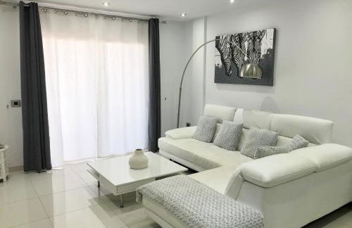 Apartamento con impresionantes vistas y piscina - Foto 2