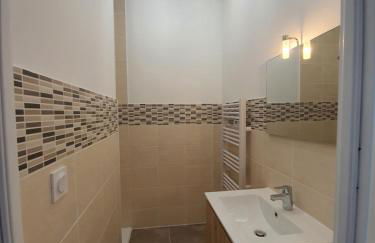 "Le Petit Paradis" au Centre Ville d'Oyonnax - Foto 17