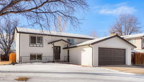 Spacious and Cozy 5 Bed 3 Bath Vacation House W 2 King 3 Queen! Sleep 12! 15Min to Red Rocks - Foto 3