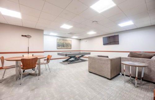 1BR • City Views • Queen + SofaBed • WiFi & 2 TVs - Photo 19