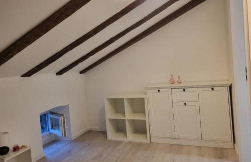 V&V Center Apartment - Photo 32
