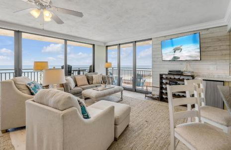 New dog-friendly Listing! Updated direct oceanfront with spacious balcony and heated pool - Foto 9