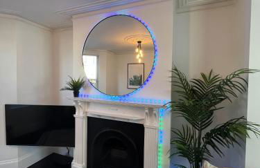 Restored Victorian Home with Private Garden - Foto 8