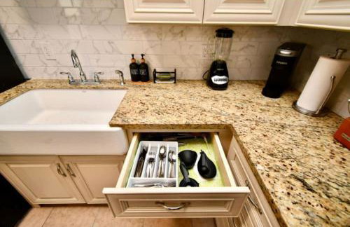 Cozy Cute Home 2BD and 1BR - Photo 24