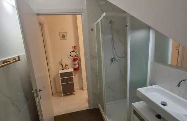 Amazing Serenity Flat for 7, AC, historic center - Foto 32