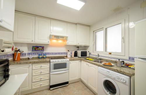 SOLETE - Apartamento con vistas, acceso directo al mar, piscina y parking by Redi - Photo 22